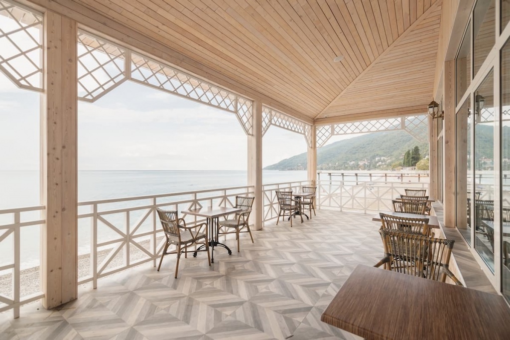 отели Абхазии на берегу моря с питанием